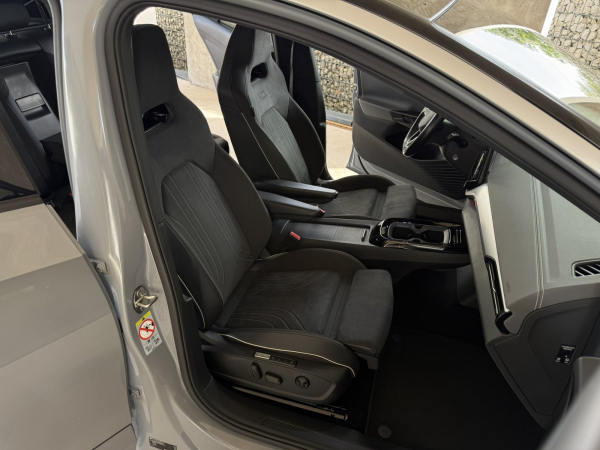 VOLKSWAGEN ID.5 Pro Performance